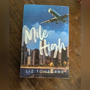 Mile High by Liz Tomforde (2022, TPB) Windy City - Book 1 of 5